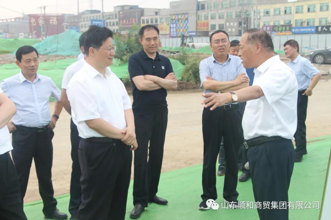 臨沂市委副書記、市長(zhǎng)孟慶斌一行到臨沂商貿(mào)服務(wù)型國(guó)家物流樞紐山東順和國(guó)際智慧物流園項(xiàng)目現(xiàn)場(chǎng)調(diào)研督導(dǎo)