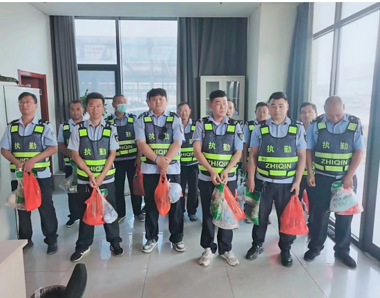 致敬高溫下的堅(jiān)守，送上最暖心的“清涼”