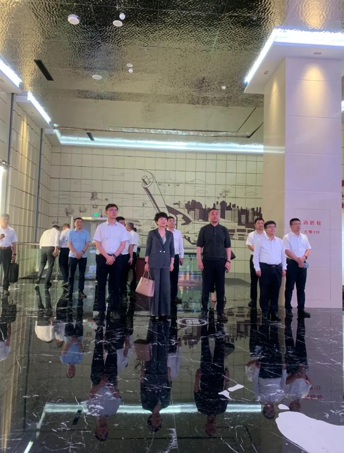 恒豐銀行總行公司金融部總經(jīng)理劉瑩一行蒞臨順和天源物流園、順和國(guó)際智慧物流園參觀考察