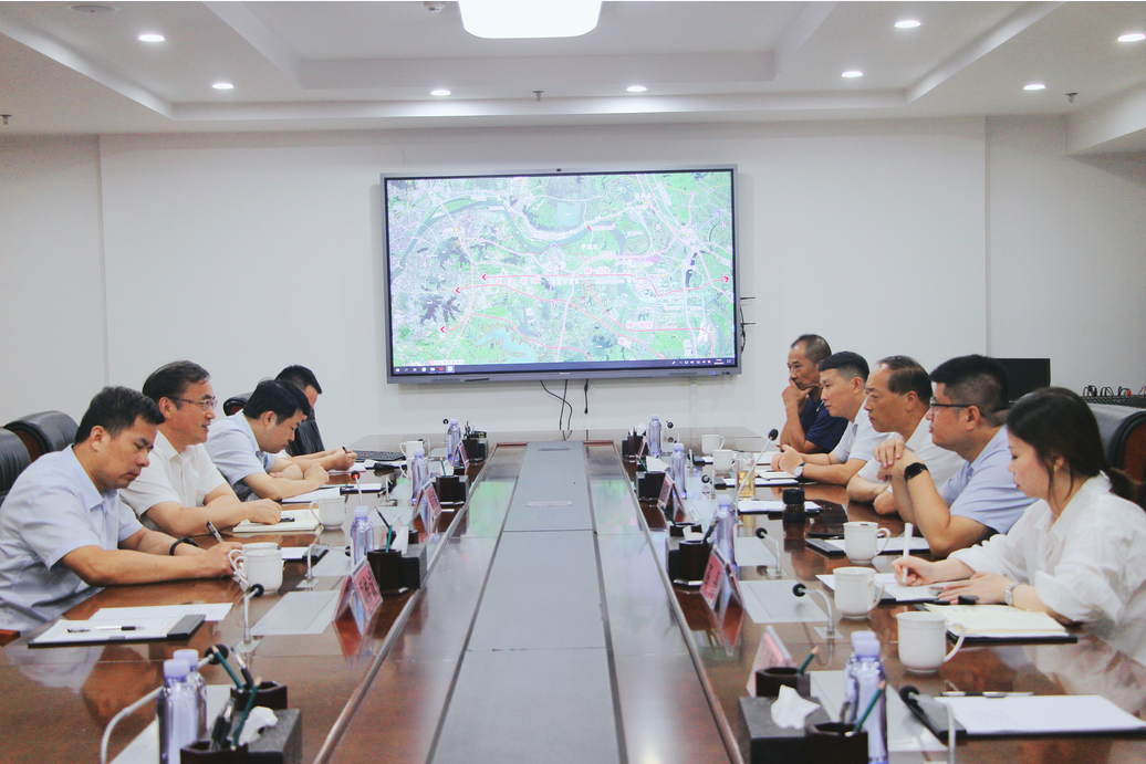黃岡市委常委、市委秘書長余友斌一行蒞臨順和集團(tuán)參觀考察